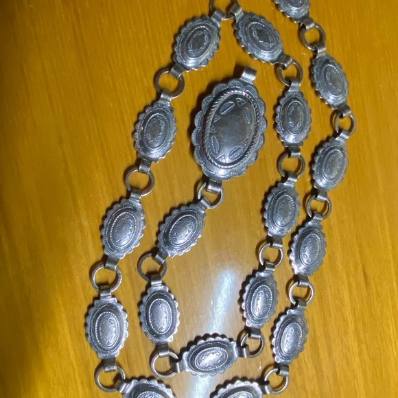 ✨ Vintage Sancrest® / Sanford Silver-Tone Concho Belt | Southwestern | 1960s–70s - Picture 5 of 12